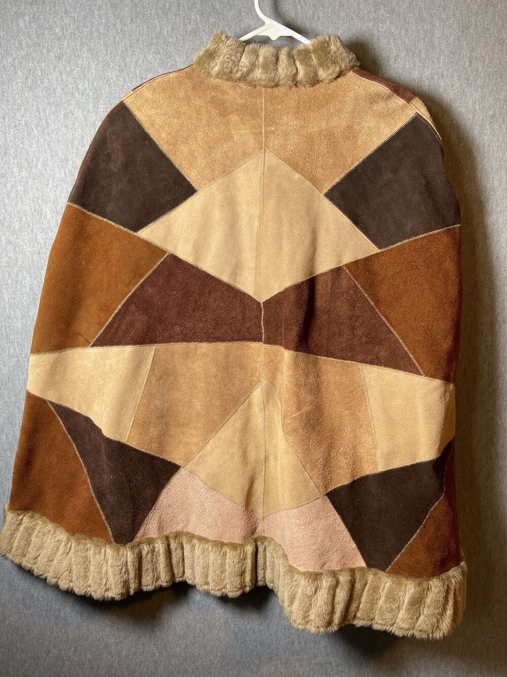 Vintage Suede Leather Patchwork Poncho Cape Faux Fur Trim Boho Hippie Mexico - Picture 2 of 4